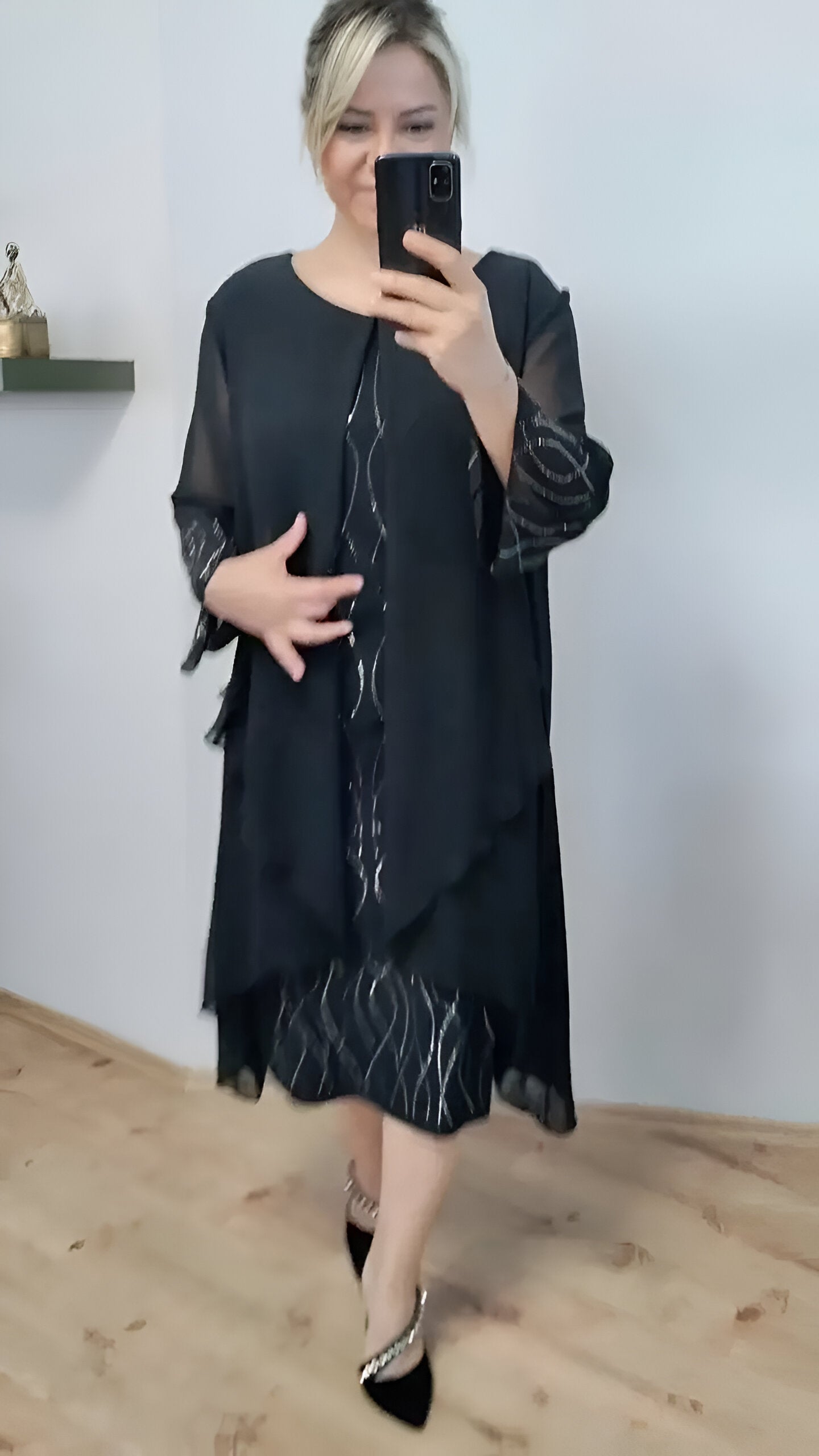 Claudia™ - Elegantiška plazdanti suknelė su overlay