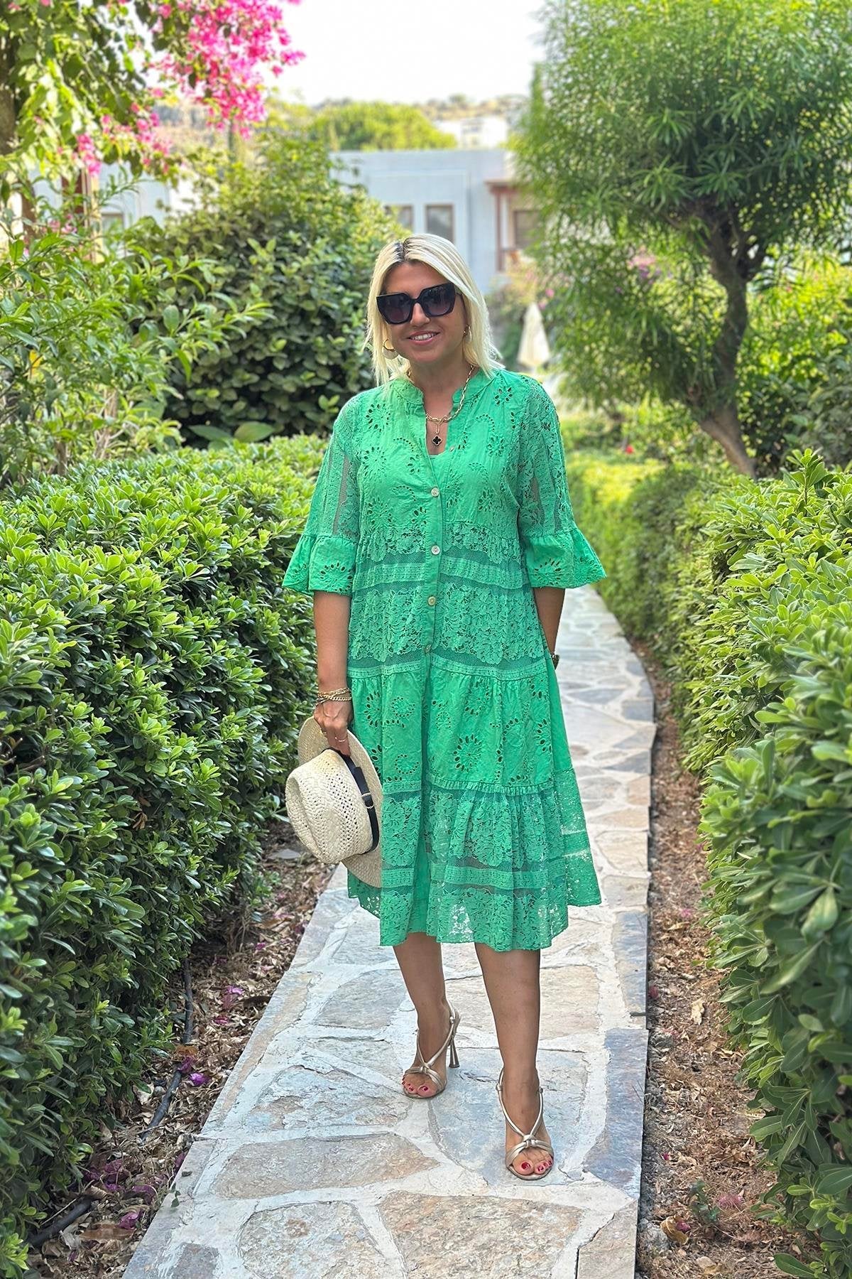 Mirelle – Laiko neturinti suknelė su rafinuotais akcentais