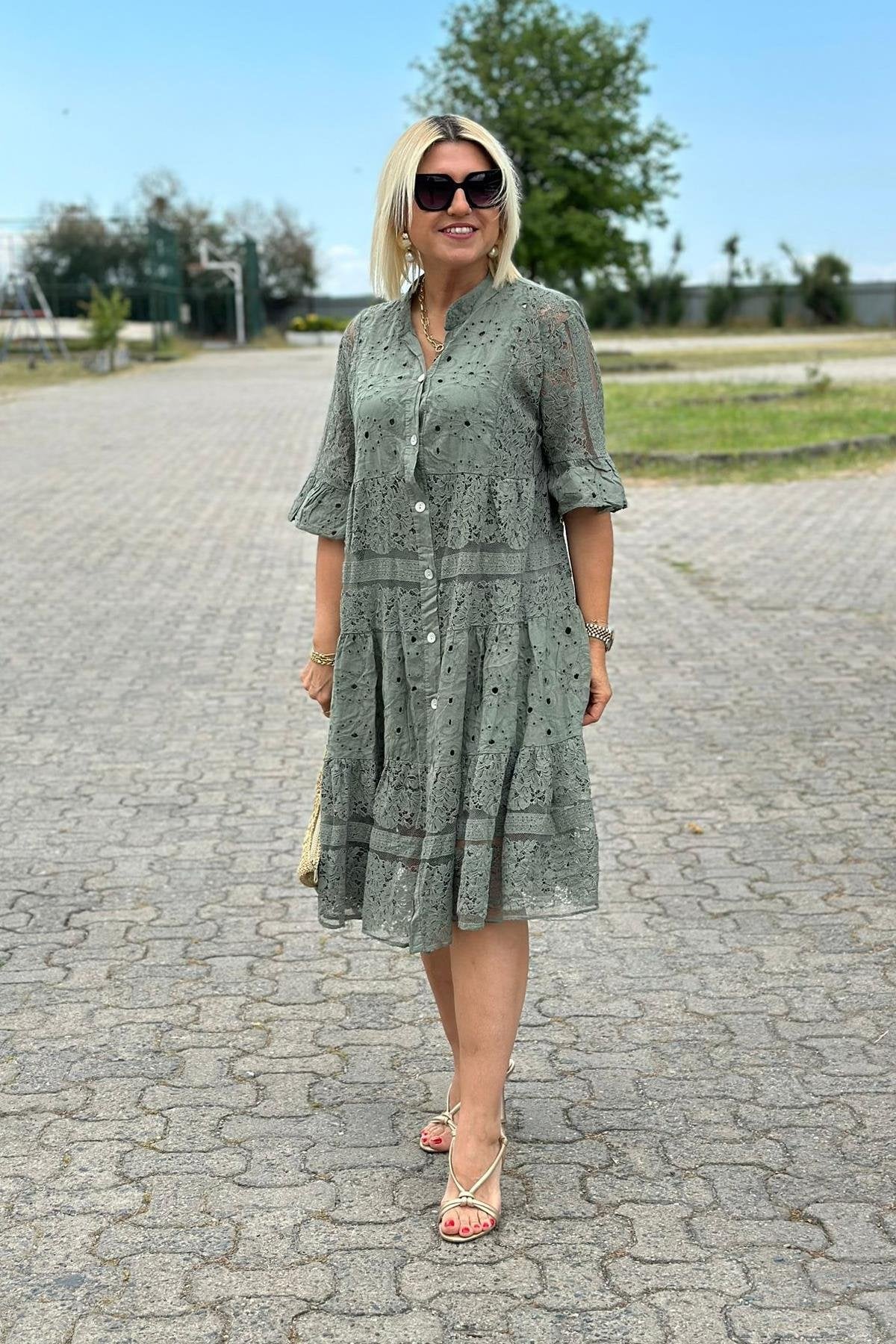 Mirelle – Laiko neturinti suknelė su rafinuotais akcentais